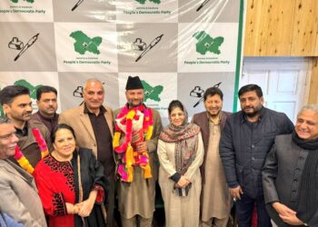 اسمبلی میں خصوصی درجے کا مسئلہ اٹھانے پر محبوبہ مفتی کی پارٹی کے تین ارکان اسمبلی کی سراہنا