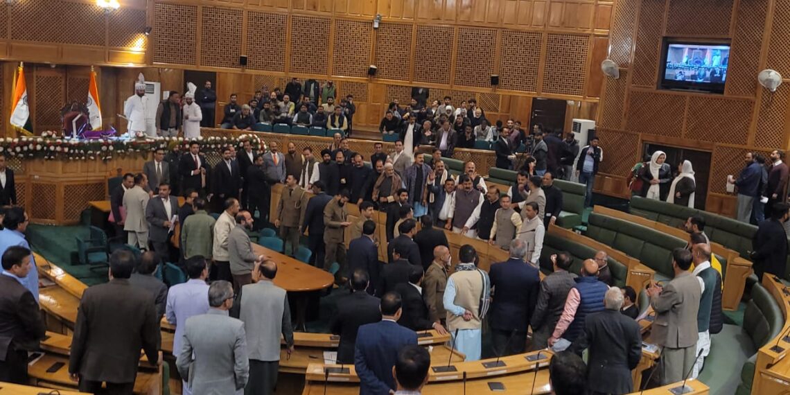 اسمبلی ہلڑ بازی کا اکھاڑہ
