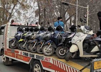 سری نگر میں موٹر سائیکلوں کی ضبطی کا سلسلہ دراز