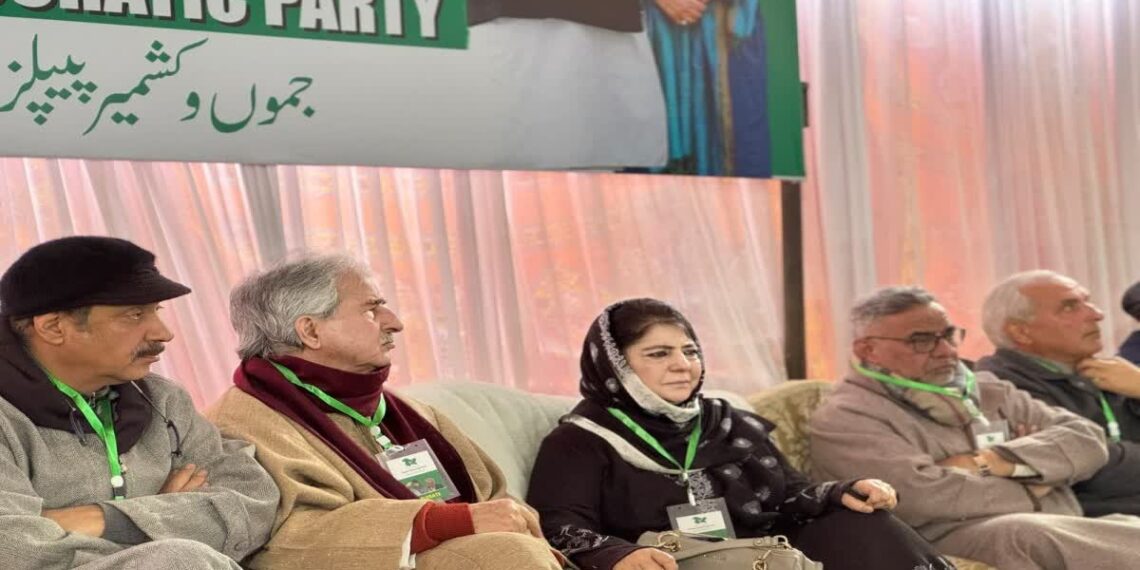 محبوبہ نے ‘ون نیشن ون الیکشن’ کی مخالفت کی، پی ڈی پی صدر نے کہا این ڈی اے ہندوستان کے آئین کو تباہ کر رہی ہے