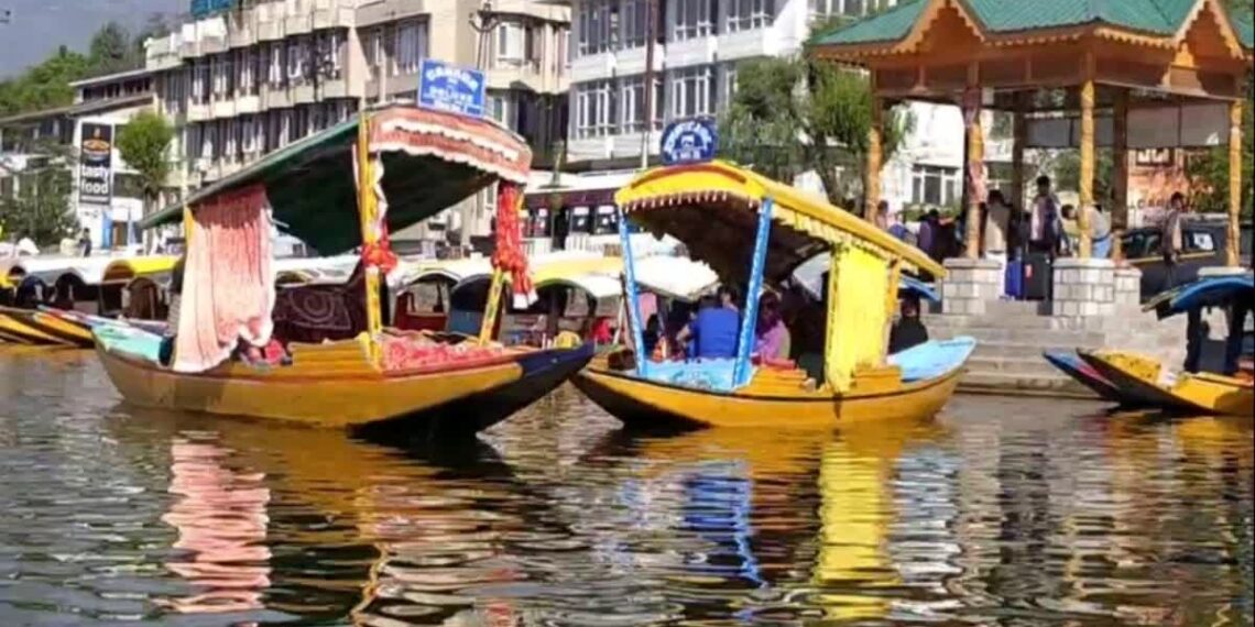 کرسمس اور نیے سال کے پیش نظر کشمیر کے بیشتر ہوٹل بُک