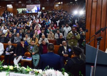 سکمز صورہ کی خود مختاری کو جلد بحال کیا جائے: عمر عبداللہ