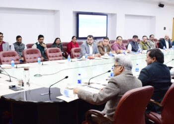 وزیر اعلیٰ عمر عبداللہ نے بجلی کی فراہمی میں کٹوتی کو کم کرنے اور معقولیت لانے پر زور دیا