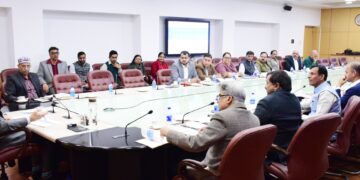 وزیر اعلیٰ عمر عبداللہ نے بجلی کی فراہمی میں کٹوتی کو کم کرنے اور معقولیت لانے پر زور دیا