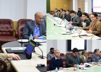 وزیر اعلیٰ عمرعبداللہ نے محکمہ اطلاعات کے کام کاج کا جائزہ لیا