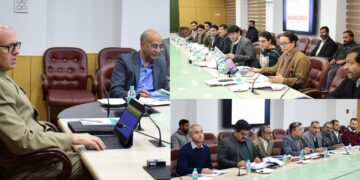 وزیر اعلیٰ عمرعبداللہ نے محکمہ اطلاعات کے کام کاج کا جائزہ لیا