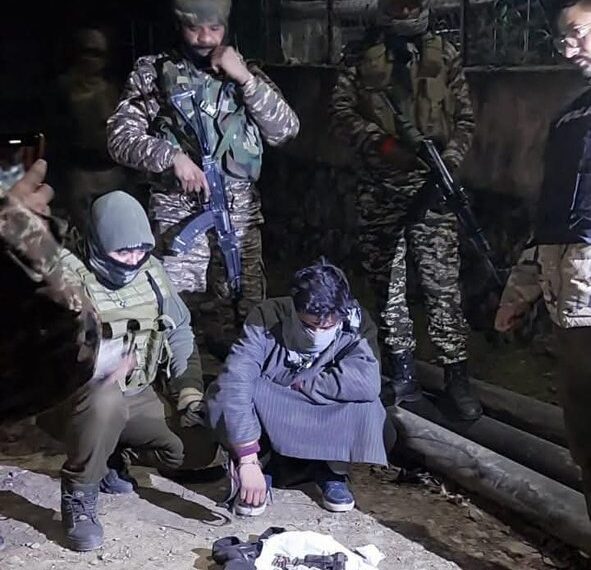 شمالی کشمیر میں تین مشتبہ افراد اسلحہ و گولہ بارود سمیت گرفتار: فوج