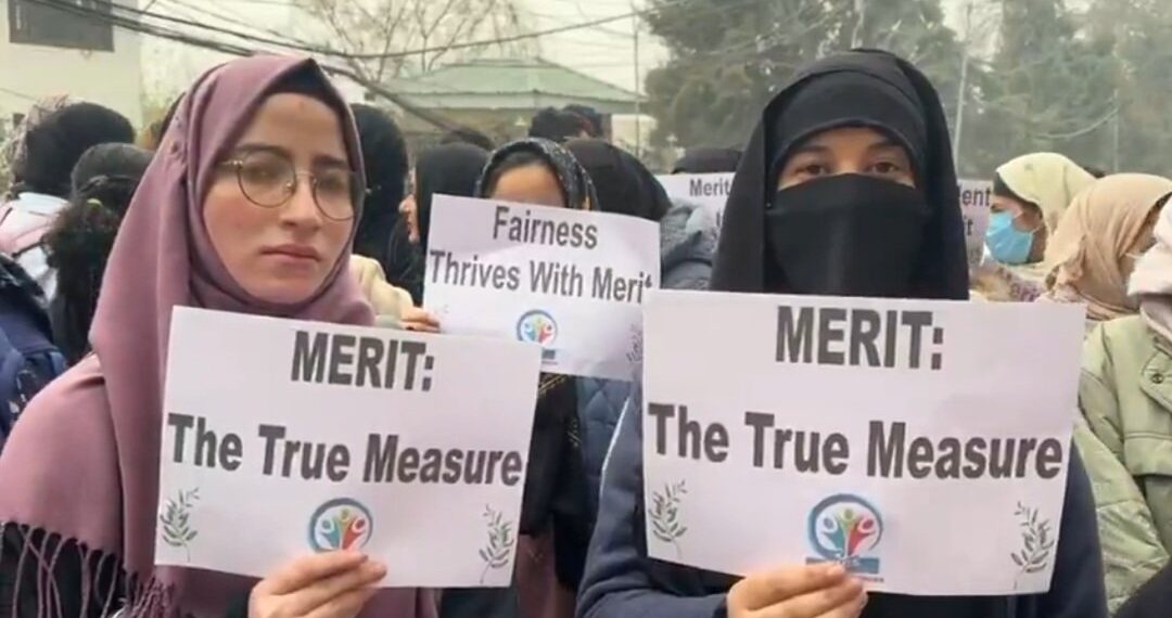 ریزرویشن معاملہ: وزیرا علیٰ نے چھ ماہ کے اندر اندر پالیسی کو منسوخ کرنے کا یقین دلایا :طلبا کمیٹی